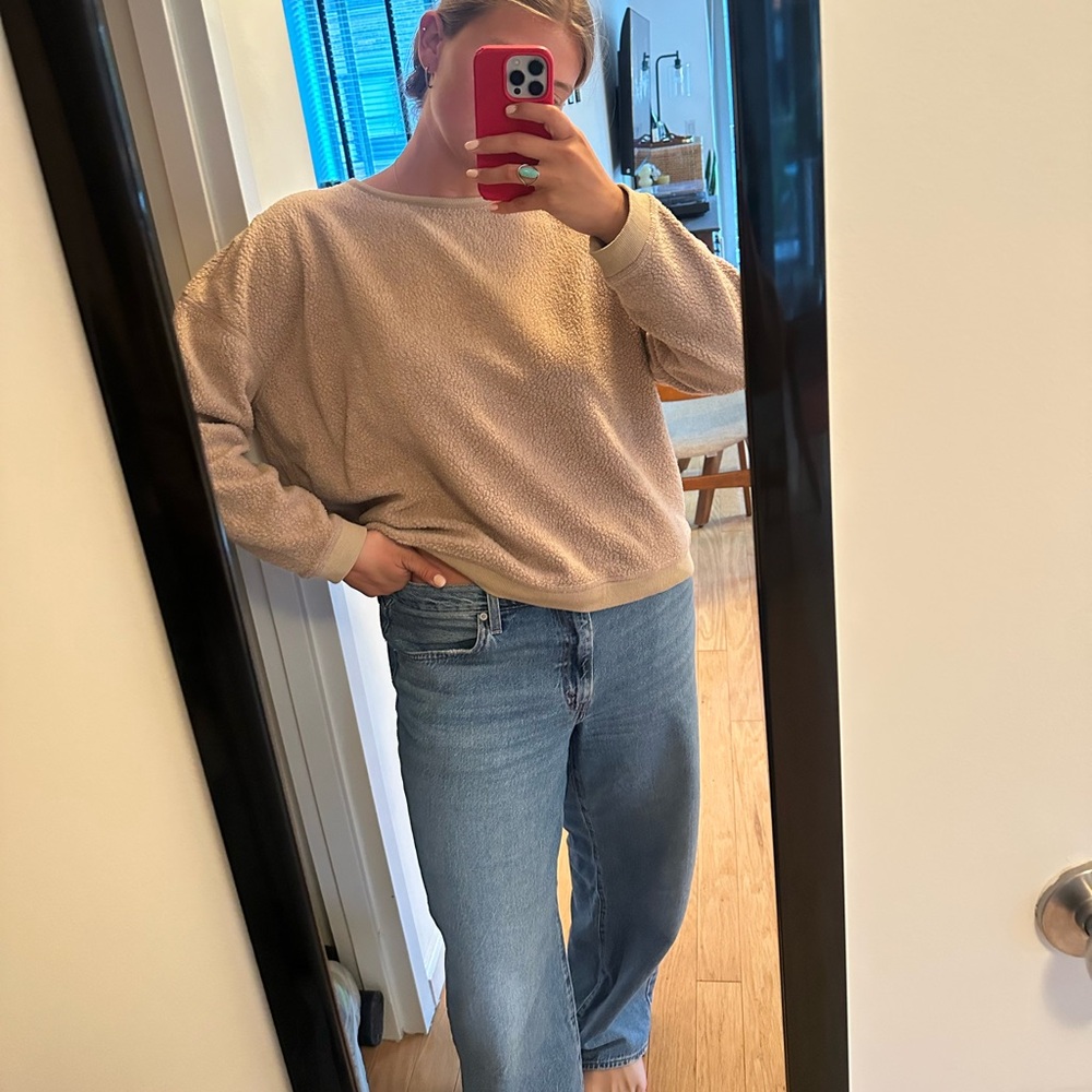 Cozy Patagonia Beige Crewneck Fleece
